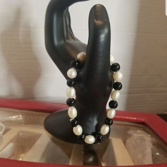 10k Gold peral Bracelet  - Picture 1 of 11